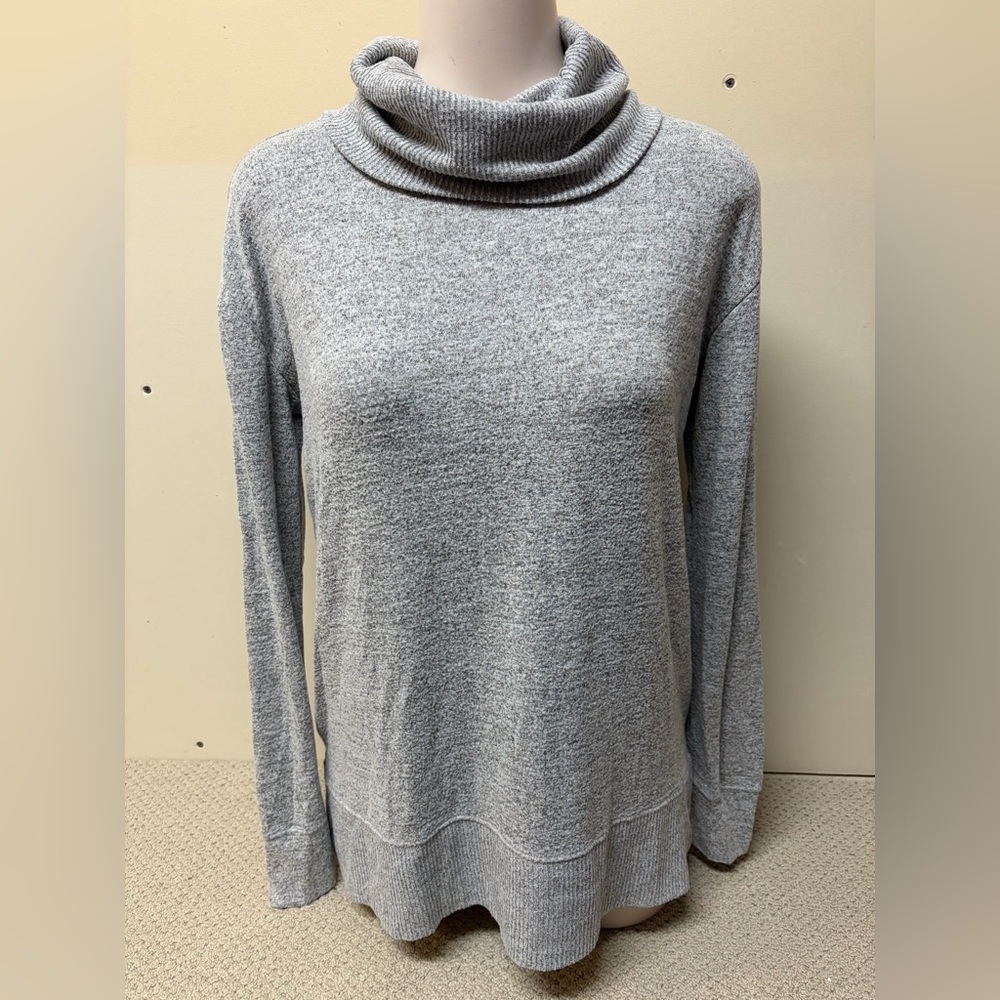 2/$30⚡️- SWEATER | Women’s Gap turtleneck sweater size medium